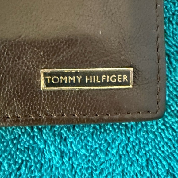 Tommy Hilfiger Mocha Bi-Fold Men's Wallet - Picture 3 of 7